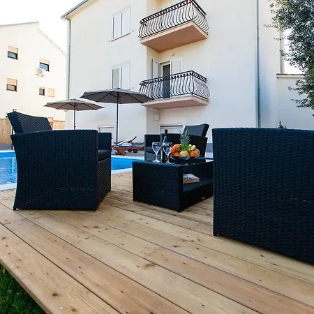 Charming With Pool * פודסטראנה