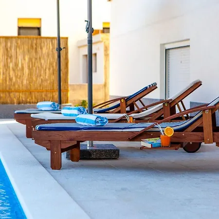 דירה Charming With Pool *